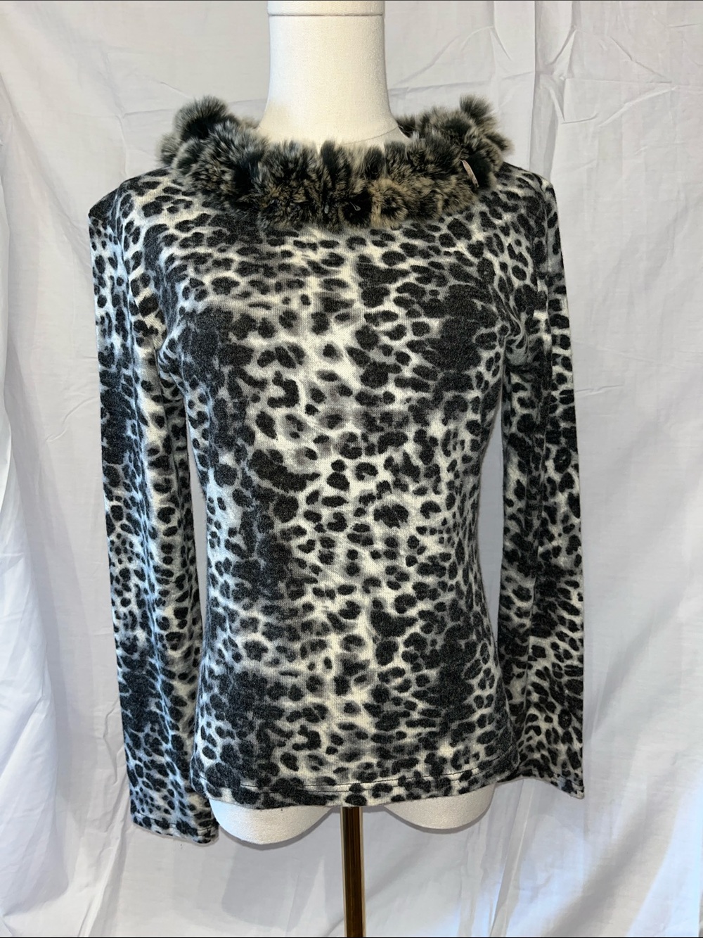FERATELLI Black & White Leopard Print Crewneck Sweater with Faux Fur Trim